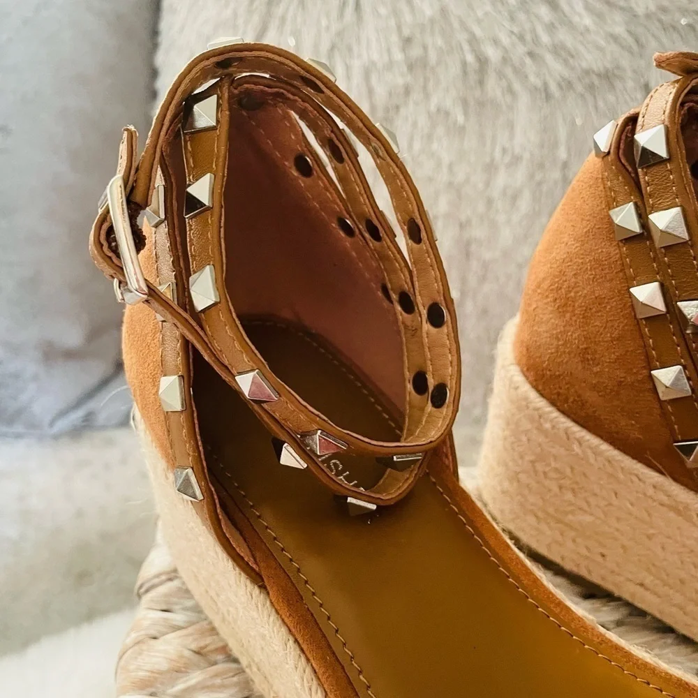 MARC FISHER BROWN SUEDE SANDALS WITH SILVER STUD WRAP AROUND ANKLE SIZE 8.5